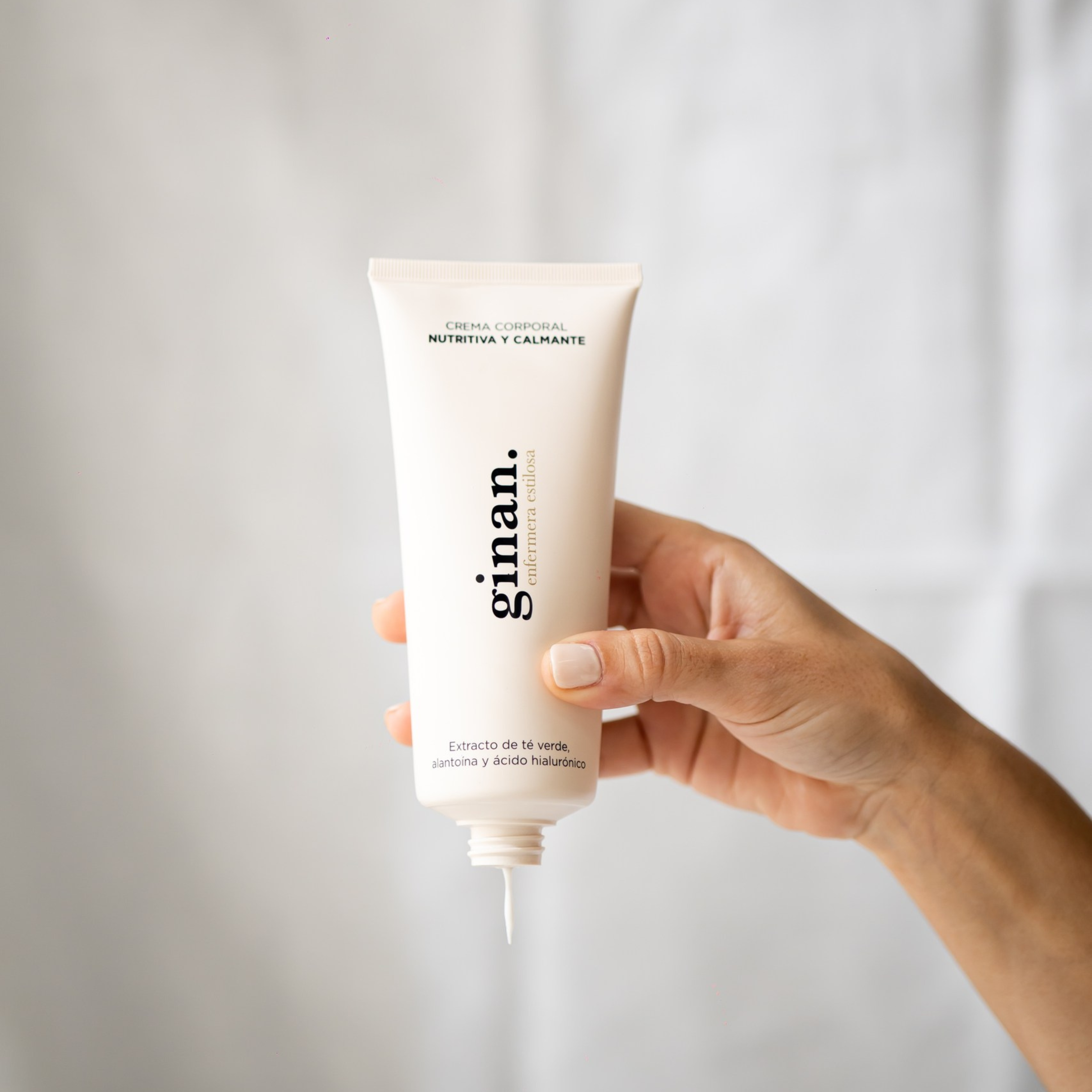 GINAN · crema corporal nutritiva y calmante